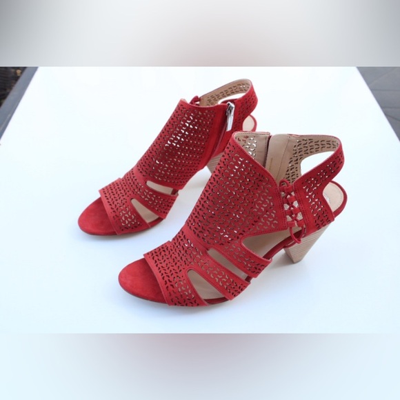 NWOT Vince Camuto Sandals - Picture 3 of 11